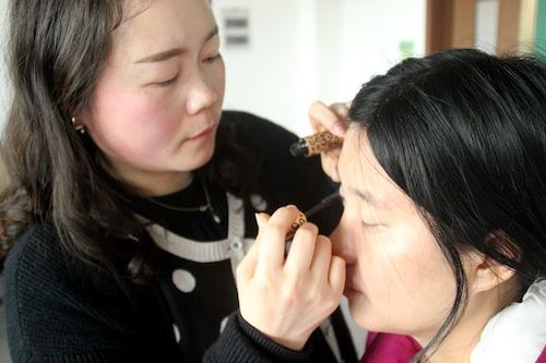 涂眼睫毛 涂眼睫毛