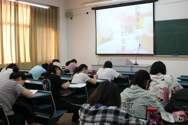 同学们认真作答 同学们认真作答