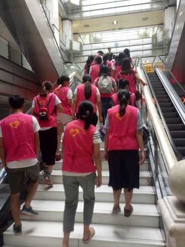 8月3日医学院赴义乌市中心医院“医心服务”医疗志愿服务小分队大队人马参观学习