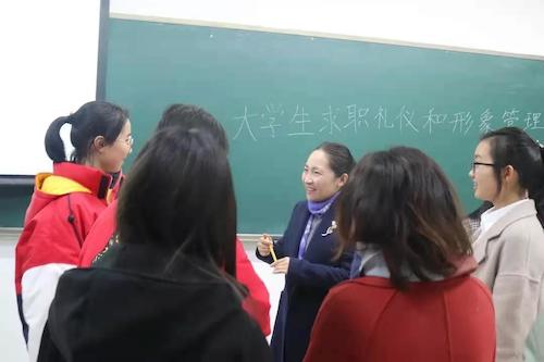 外国语学院举办求职发展系列讲座第四、五讲