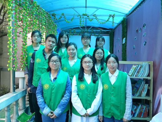 2017422医学院勤工助学中心义工活动合影